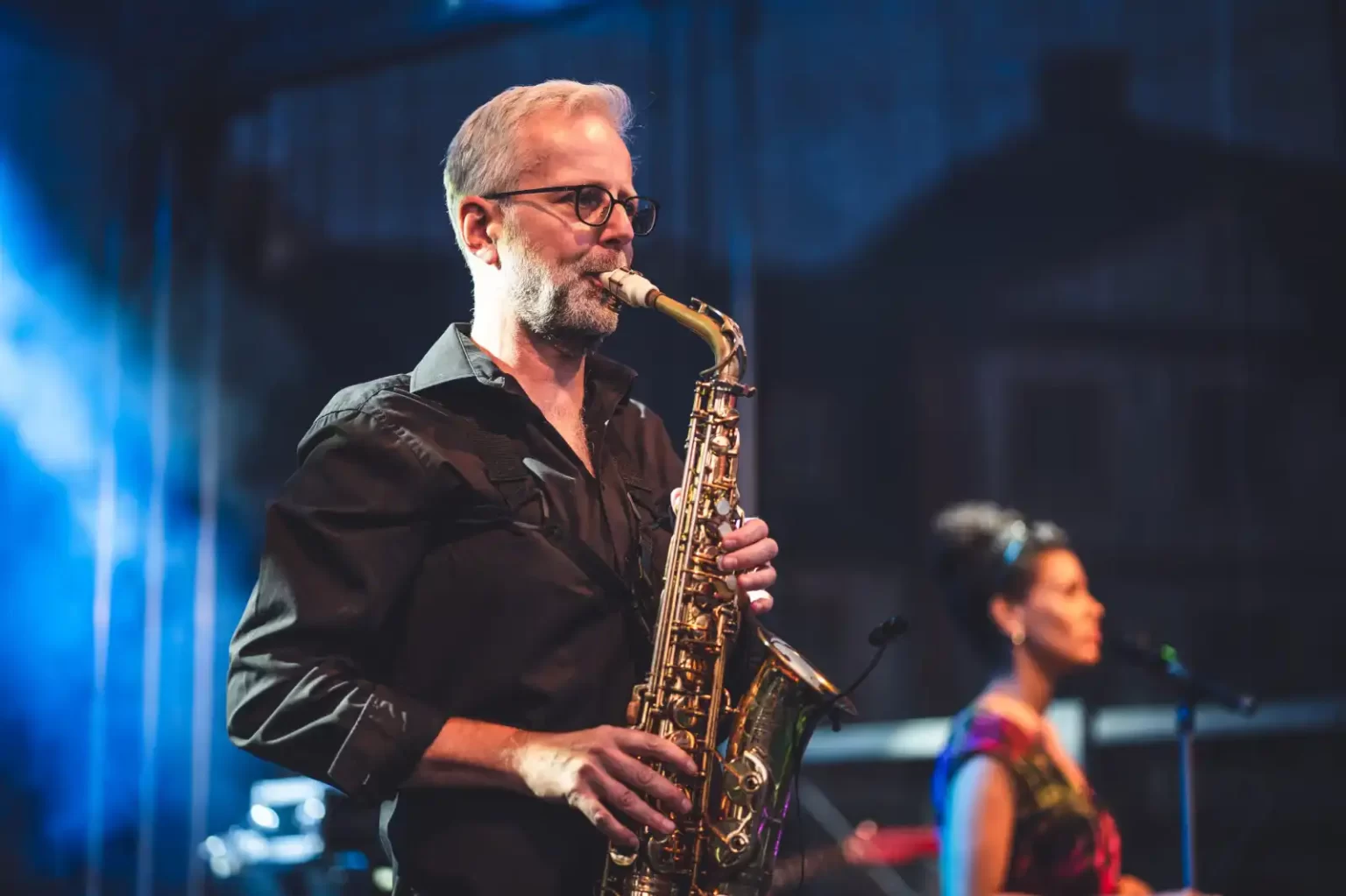 DJ und Livemusiker kombinieren